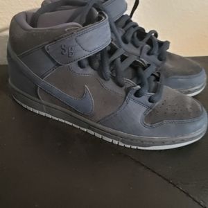 Nike shoes (men/big kid)